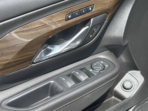 Used 2020 GMC Terrain Denali w/ Denali Premium Package FWD image 11