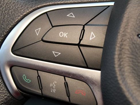 Used 2016 Chrysler 200 LX image 19