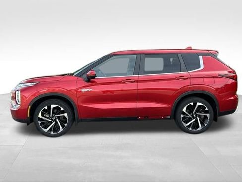 Used 2023 Mitsubishi Outlander 4WD Plug-In Hybrid image 2