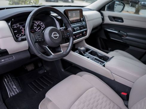 Used 2023 Nissan Pathfinder SV w/ Black Appearance Package image 8