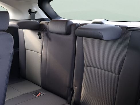 Used 2023 Toyota Highlander LE FWD image 17