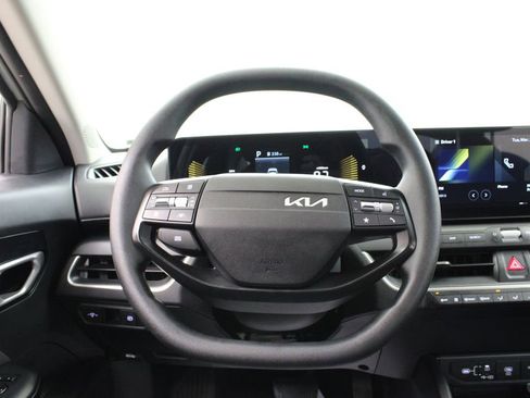 Used 2025 Kia K4 LXS image 21