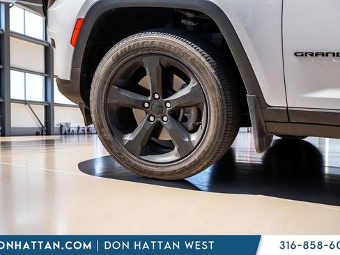 Used 2023 Jeep Grand Cherokee L Laredo AWD/4WD image 36