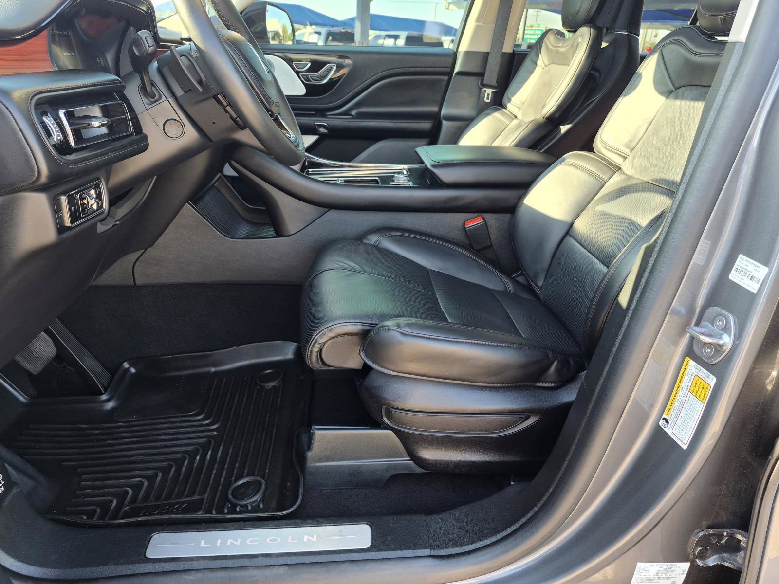 Used 2024 Lincoln Aviator Reserve w/ Equipment Group 201A AWD/4WD image 17
