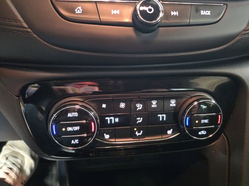 Used 2023 Buick Encore GX Essence w/ Experience Buick Package image 18