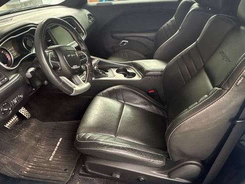 Used 2016 Dodge Challenger SRT RWD image 15