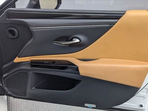 Used 2023 Lexus ES 350 w/ Accessory Package (Z2) FWD image 22
