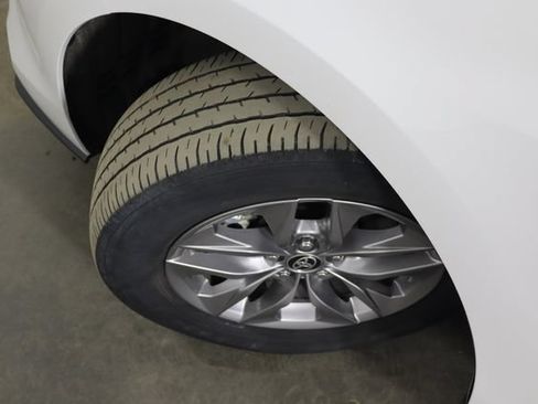 Used 2024 Toyota Sienna XLE AWD/4WD image 44