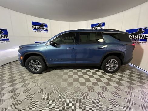 Used 2025 Chevrolet Traverse LT FWD image 13