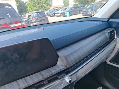 Certified 2023 Kia Telluride EX w/ EX Captain's Chair Package FWD image 10