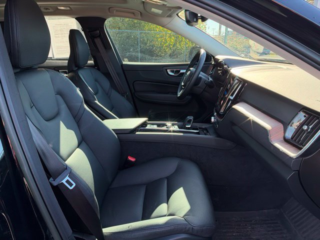Used 2023 Volvo XC60 B5 Plus AWD/4WD image 9