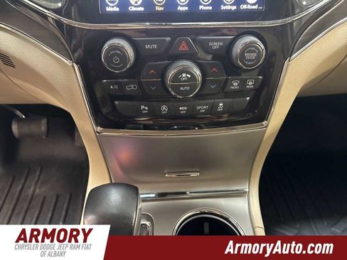 Used 2021 Jeep Grand Cherokee Limited image 20