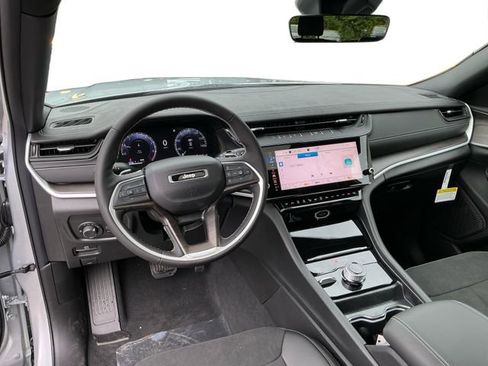 New 2026 Jeep Grand Cherokee L 4WD image 32