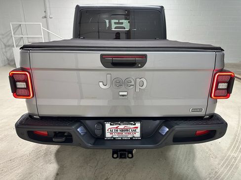 Used 2020 Jeep Gladiator Overland AWD/4WD image 7