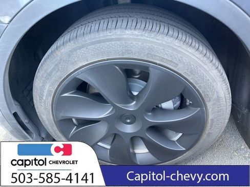 Used 2022 Tesla Model Y Long Range AWD/4WD image 14