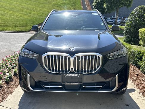Used 2025 BMW X5 xDrive50e AWD/4WD image 3