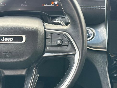 Used 2022 Jeep Grand Cherokee Laredo w/ Luxury Tech Group I image 16