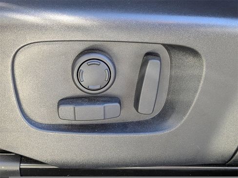 Used 2025 Land Rover Discovery Sport S image 19