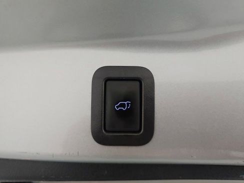 Used 2019 Toyota Highlander XLE AWD/4WD image 34