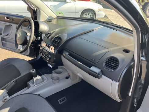 Used 1998 Volkswagen Beetle Coupe FWD image 21