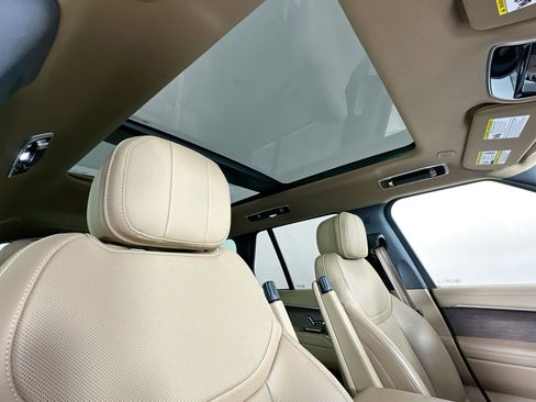 Certified 2025 Land Rover Range Rover SE AWD/4WD image 20