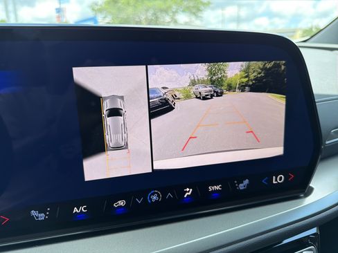 New 2026 Chevrolet Traverse LT w/ Driver Confidence Package FWD image 31