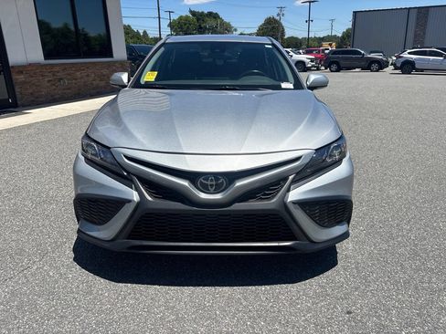 Used 2023 Toyota Camry SE FWD image 9