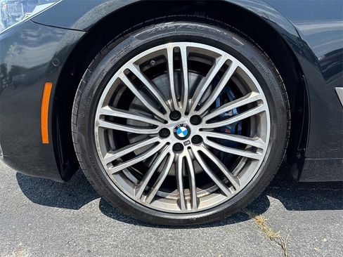 Used 2020 BMW M550i xDrive image 10