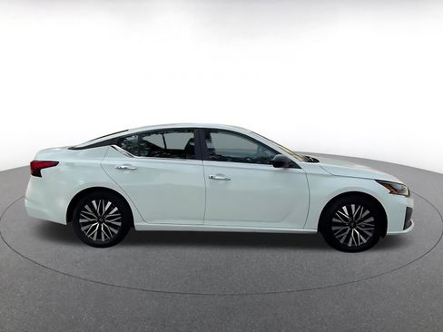 Used 2025 Nissan Altima 2.5 SV FWD image 16