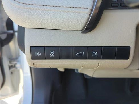 Used 2018 Toyota Camry LE w/ Convenience Package image 12