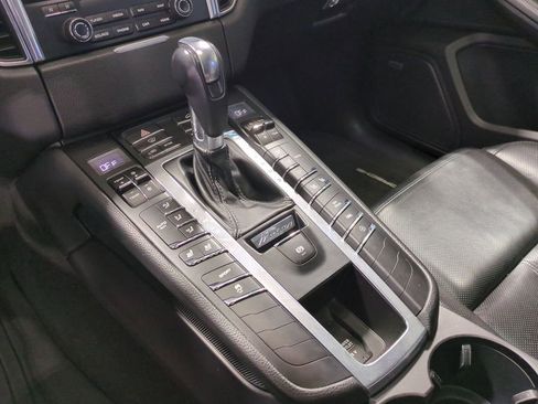Used 2018 Porsche Macan image 36