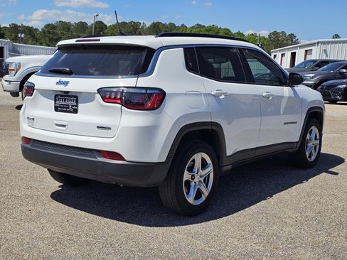 Used 2023 Jeep Compass Latitude w/ Convenience Group AWD/4WD image 9