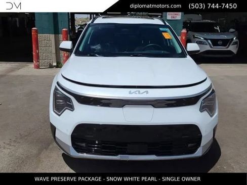 Used 2023 Kia Niro Wave w/ Wave Preserve Package FWD image 2