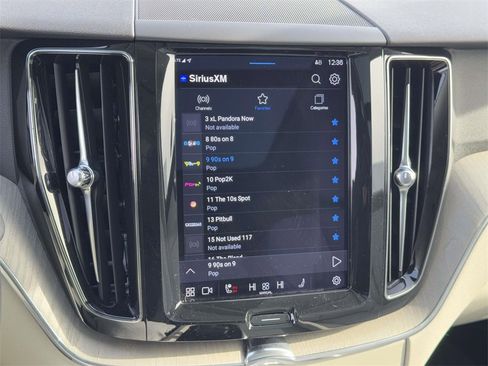 Used 2023 Volvo XC60 B5 Plus image 25