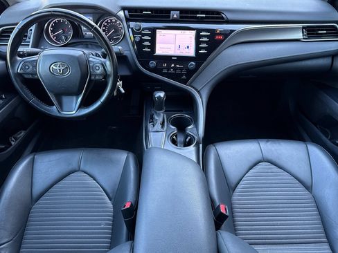 Used 2020 Toyota Camry SE w/ Blackout Package FWD image 15