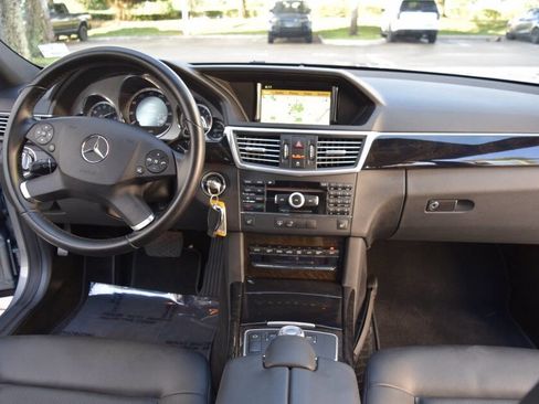 Used 2010 Mercedes-Benz E 350 4MATIC Sedan image 54