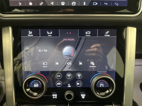 Used 2020 Land Rover Range Rover HSE image 18