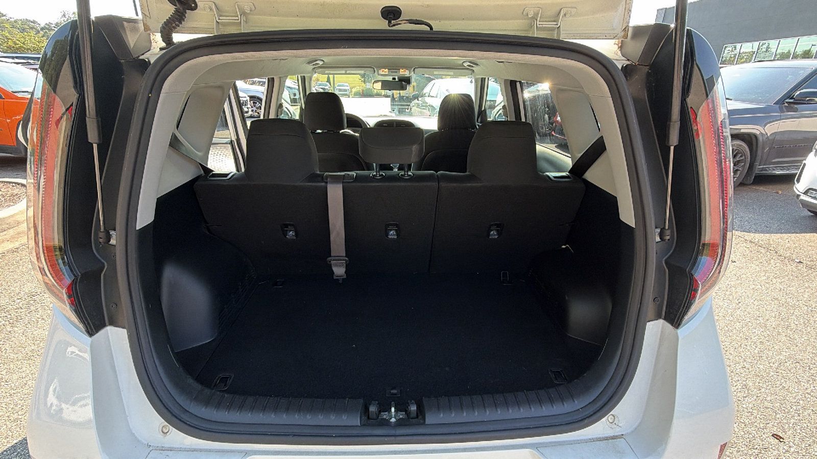 Used 2023 Kia Soul LX w/ LX Technology Package FWD image 13