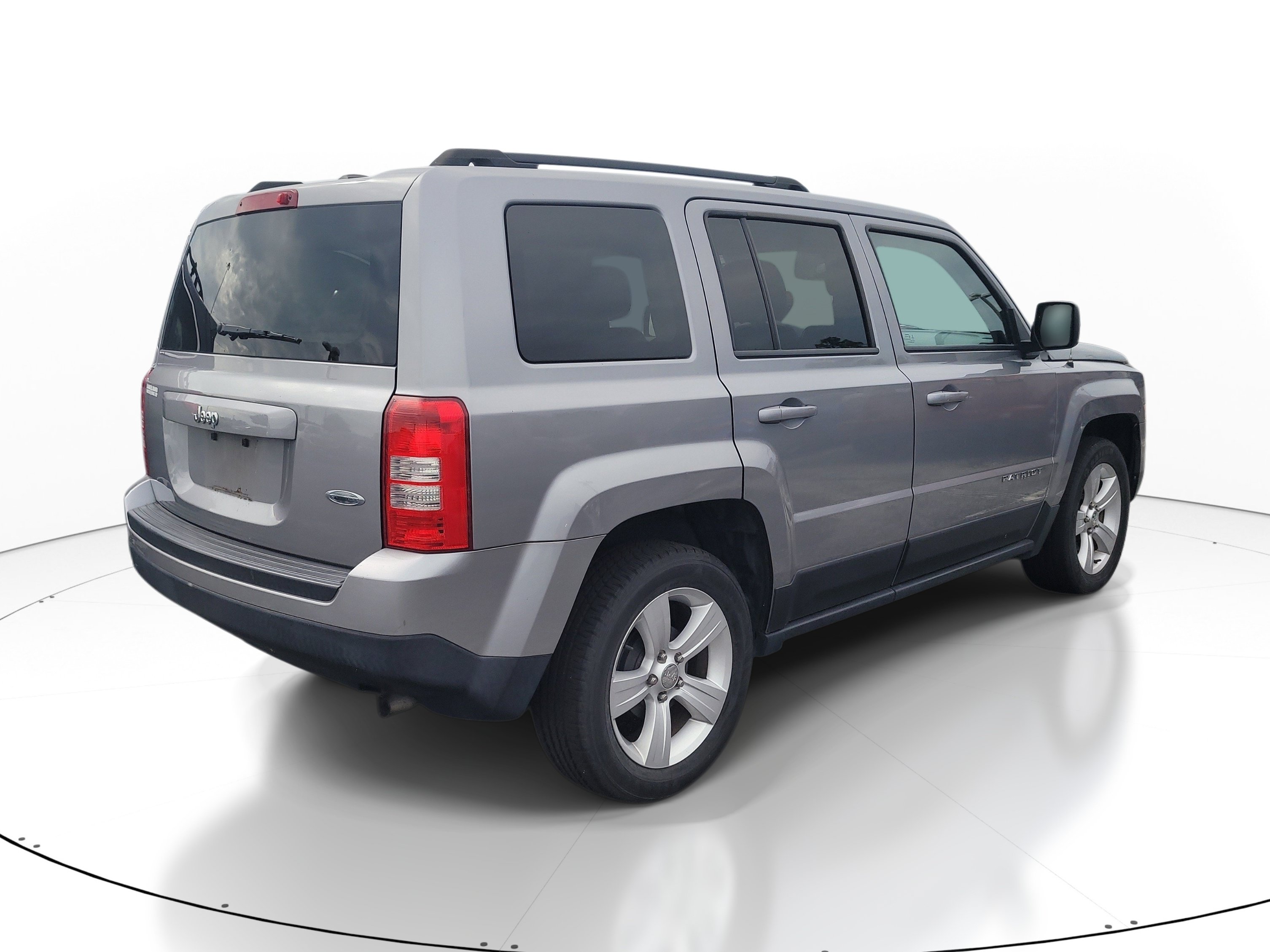 Used 2016 Jeep Patriot Latitude FWD image 6