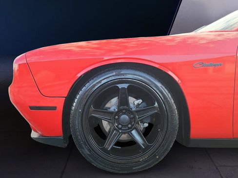 Used 2015 Dodge Challenger SXT w/ Driver Convenience Group RWD image 9