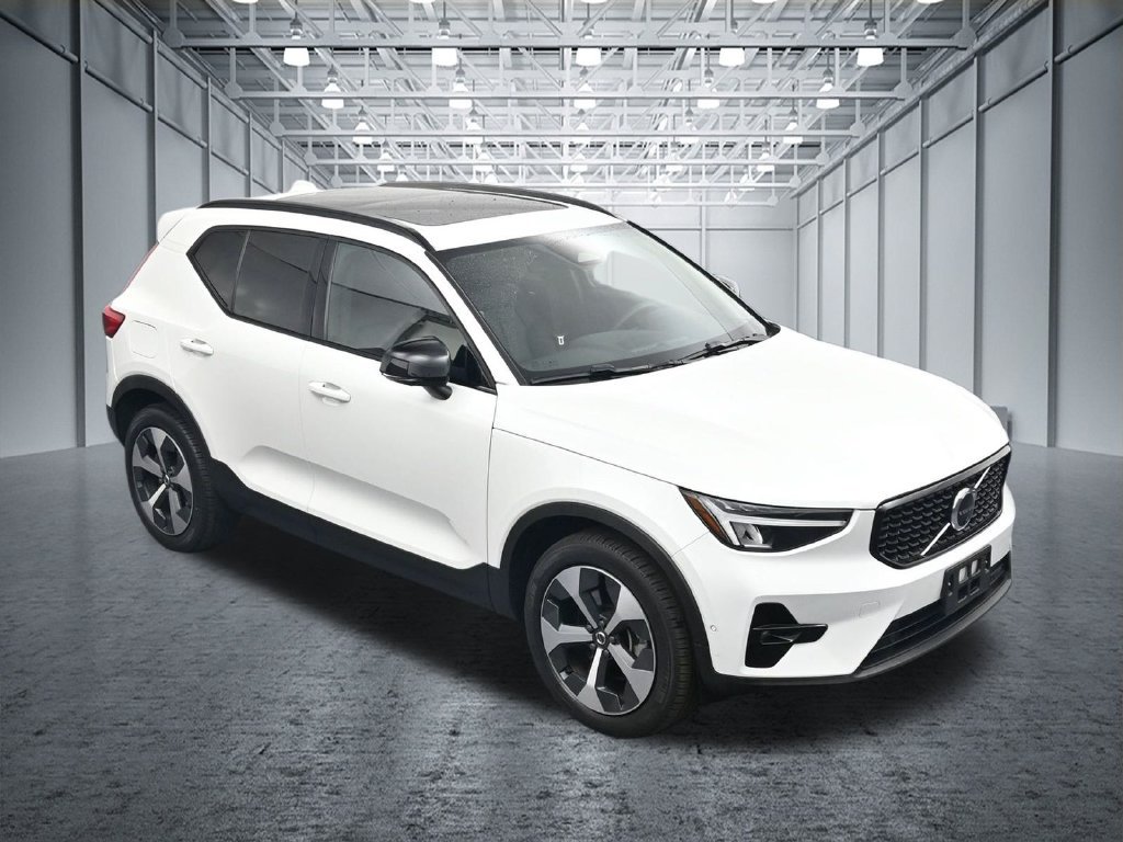 Used 2023 Volvo XC40 B4 Ultimate FWD image 22