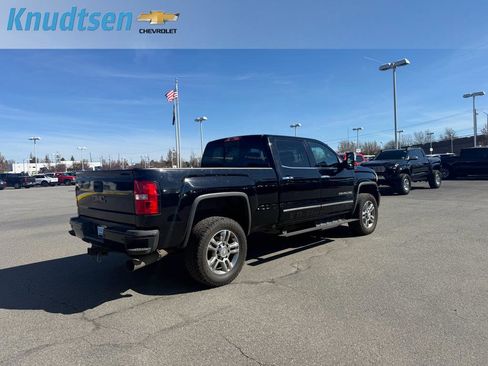 Used 2017 GMC Sierra 3500 Denali w/ Suspension Package, Off-Road AWD/4WD image 7