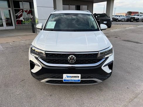 Used 2022 Volkswagen Taos SE FWD image 9
