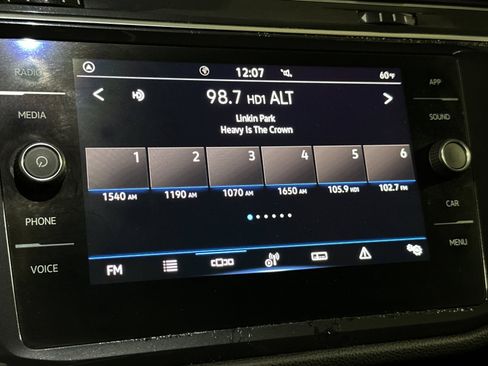 Used 2022 Volkswagen Tiguan SE image 22