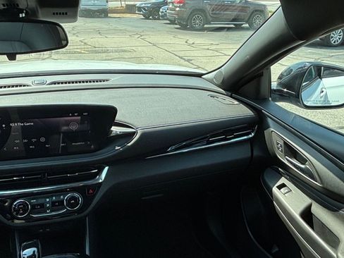 Used 2025 Buick Envista Sport Touring image 35