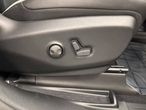 New 2027 Chrysler Pacifica Limited AWD/4WD image 24