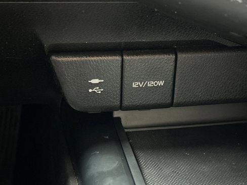 Used 2019 Toyota Camry LE image 32