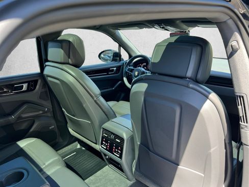 Used 2020 Porsche Cayenne AWD/4WD image 26