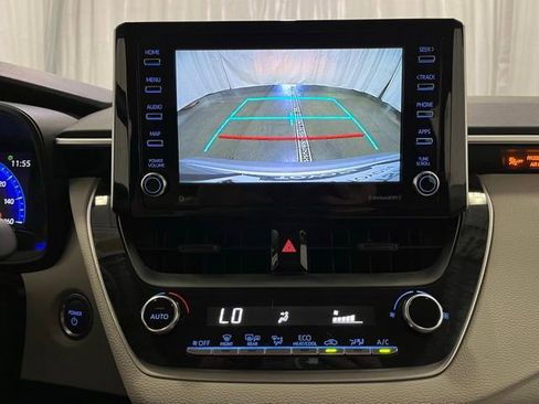 Certified 2021 Toyota Corolla LE FWD image 17