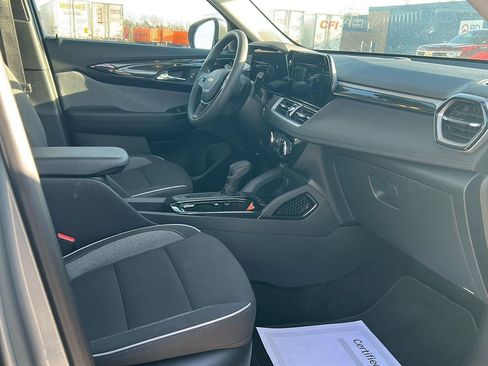 Used 2025 Chevrolet TrailBlazer LT image 11